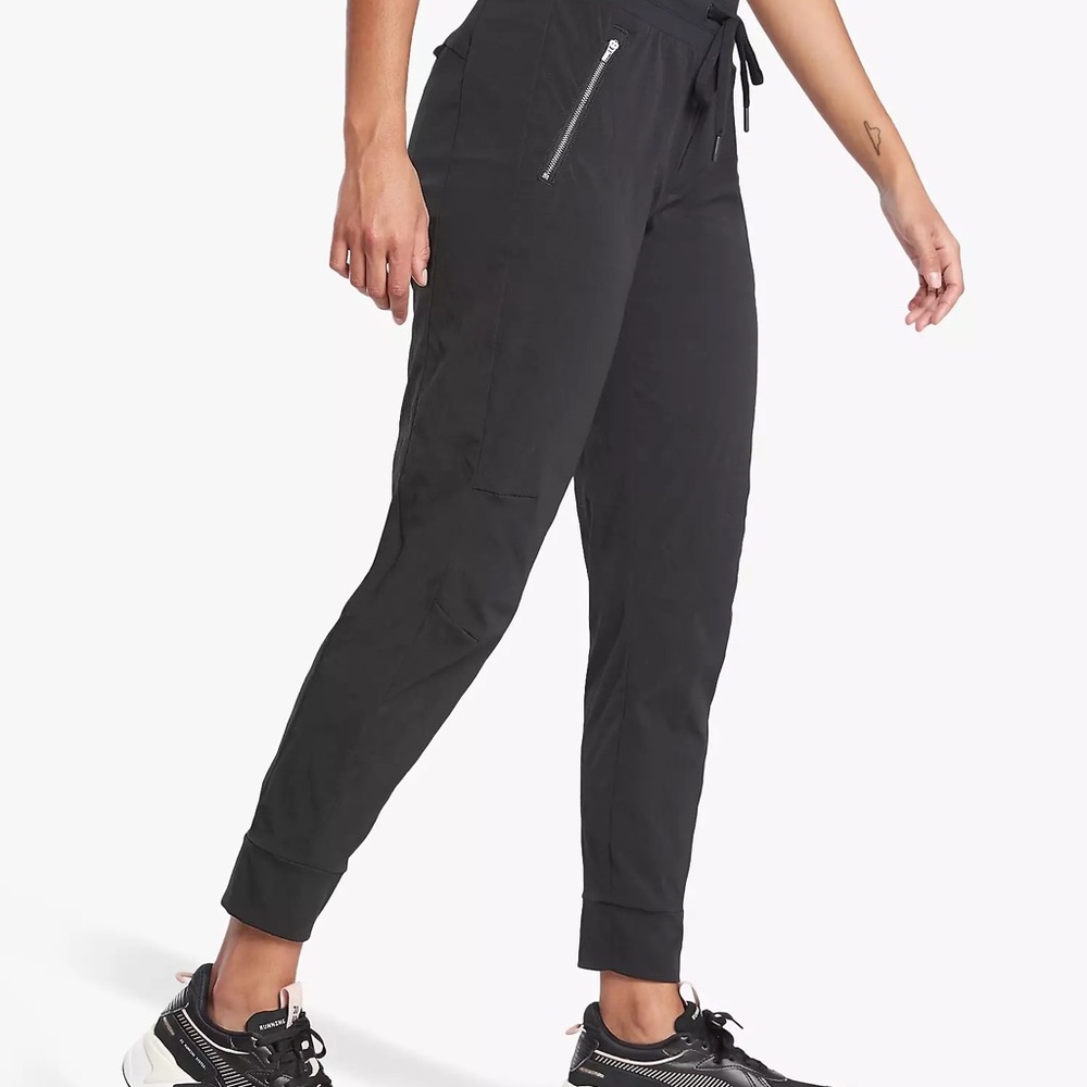 Athleta Trekkie Jogger, Black, Size 4